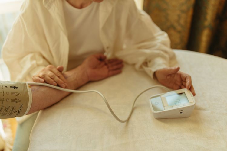 معايير الأمان والسلامة في الرعاية المنزلية: دليل الشامل 2 معايير الأمان والسلامة في الرعاية المنزلية
