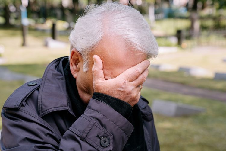أعراض الزهايمر عند كبار السن وأسباب مرض الزهايمر 2 أعراض الزهايمر عند كبار السن وأسباب مرض الزهايمر